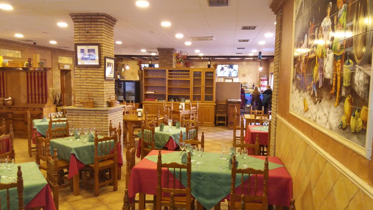 Hostal Sesena Zewnętrze zdjęcie